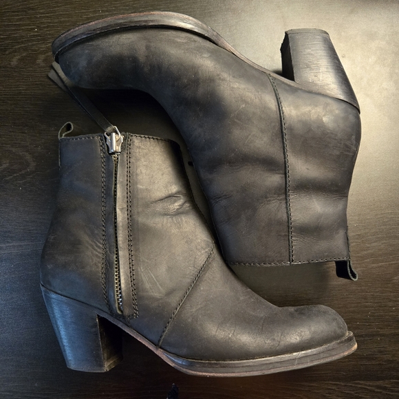 Acne Studios Black Leather Pistol Ankle Boots Zip Women's Size EU 41 US 9 - Picture 1 of 10
